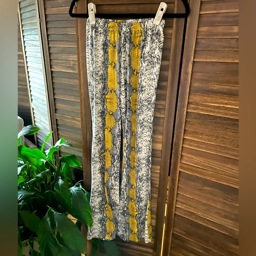 Snake skin stretchy flair pants